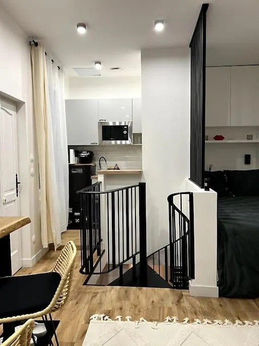 Cosy Near Eiffel Tower Apartment